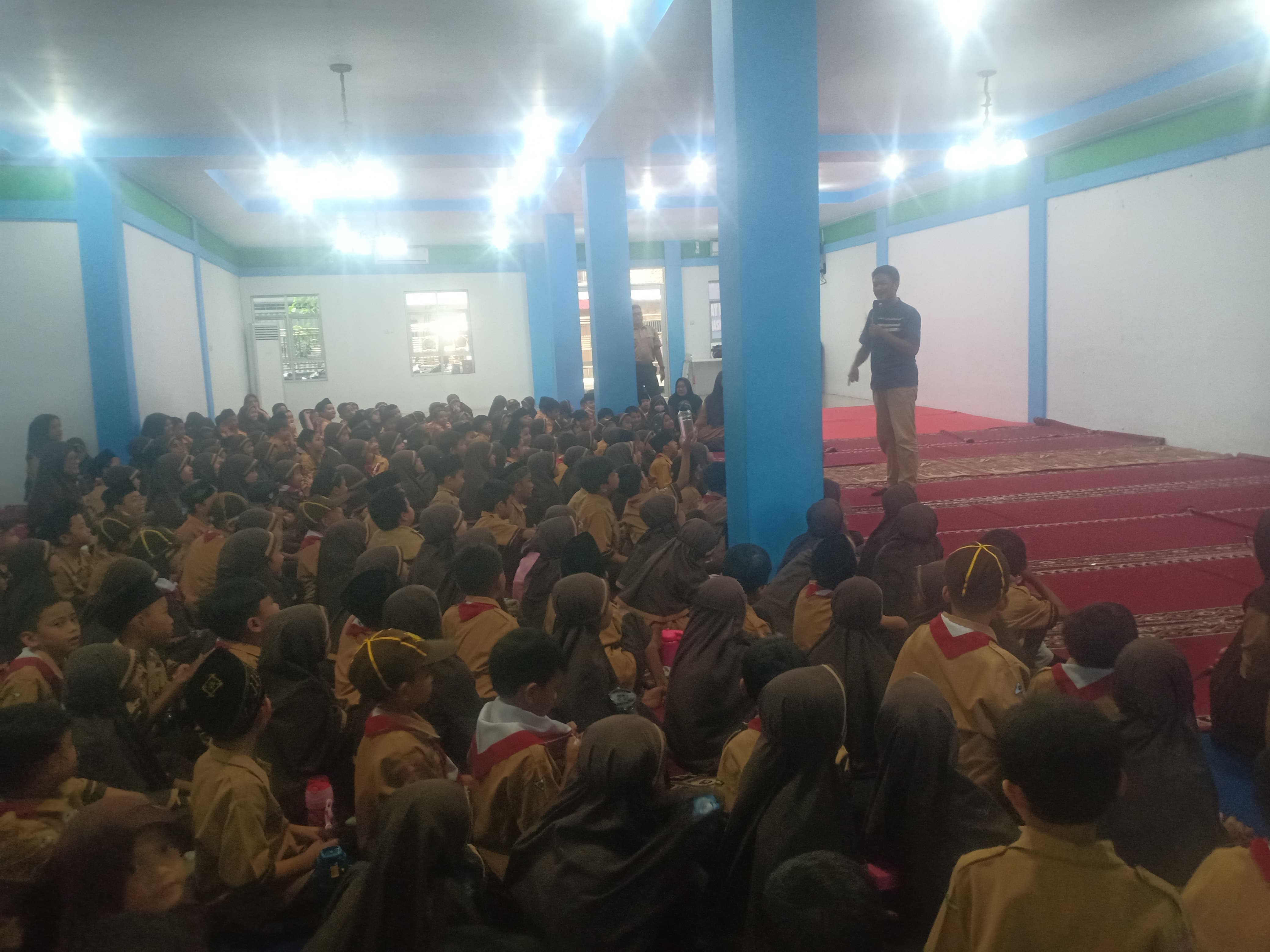 Wisata LiterAsyik Ke SDI Al Hadiriyah